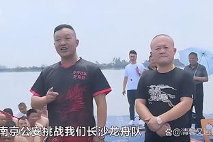 ?这……39？詹姆斯惊天隔扣 身后的哈登瞪大了眼睛